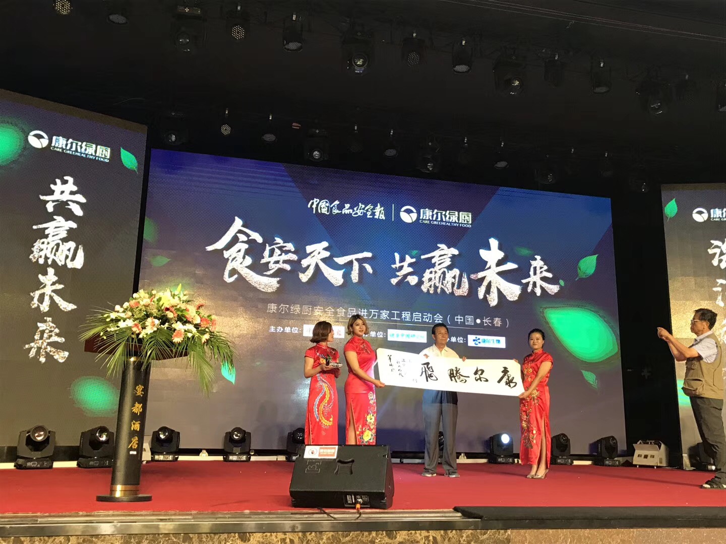 ��������